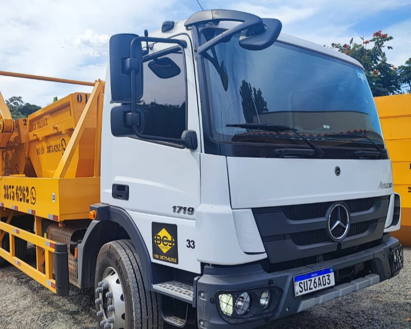 Caminhão de Caçambas da Equipe DCJ em Indaiatuba